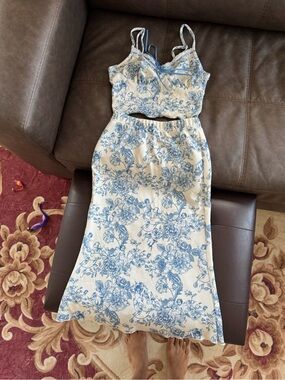 White Fox Boutique Blue Floral Maxi Skirt Set
